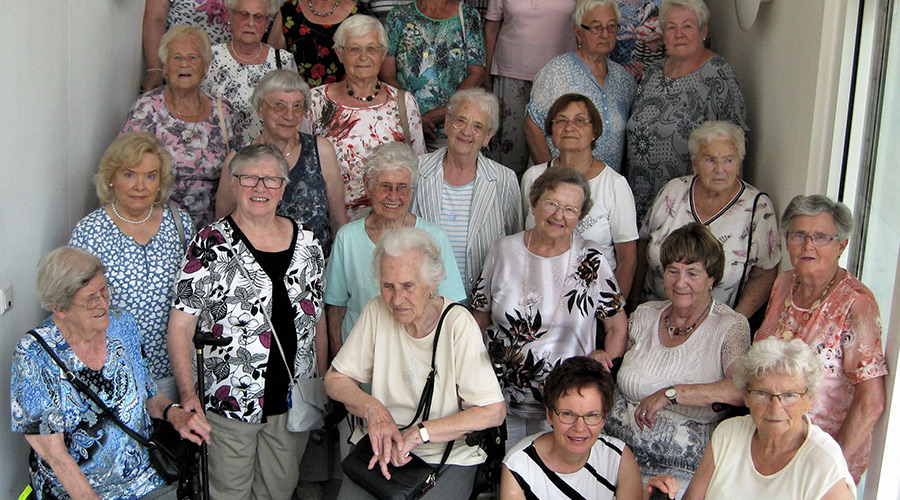 Gruppenbild Seniorinnen auf Freizeit in Bad Westernkotten